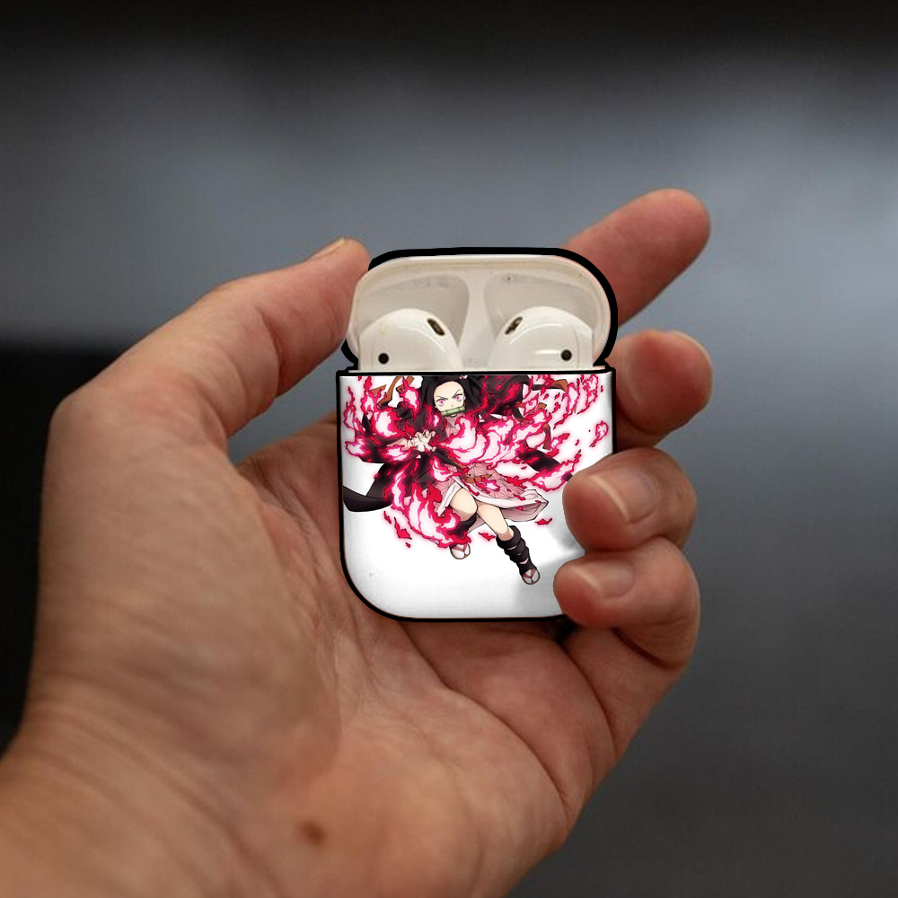 鬼滅の刃（きめつのやいば）竈門 禰󠄀豆子／かまど ねずこ Kamado Nezuko AirPods 第2世代保護ケース ハードシェル ブラック 耐衝撃・防指紋・カラビナ付き