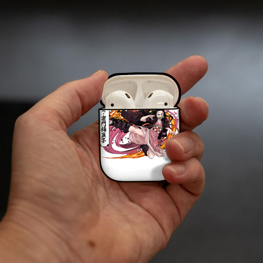 鬼滅の刃（きめつのやいば）竈門 禰󠄀豆子／かまど ねずこ Kamado Nezuko AirPods 第2世代保護ケース ハードシェル ブラック 耐衝撃・防指紋・カラビナ付き
