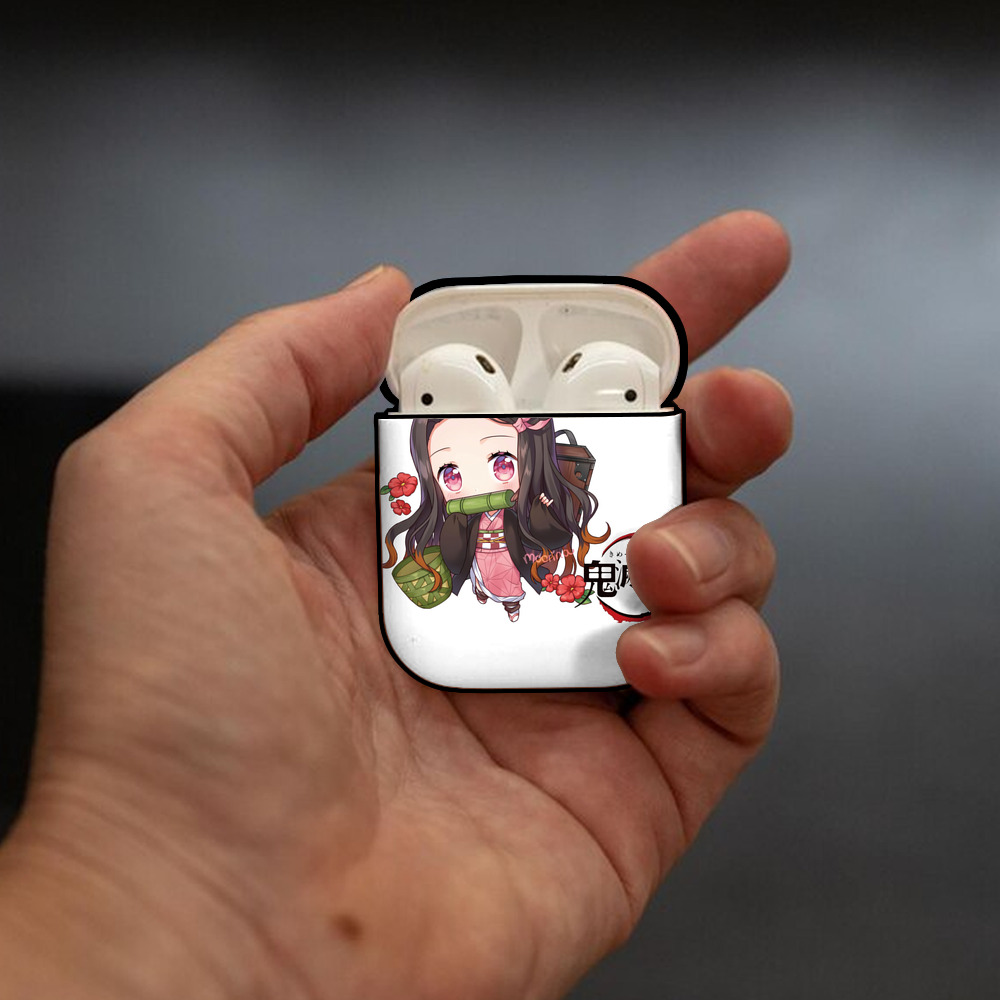 鬼滅の刃（きめつのやいば）竈門 禰󠄀豆子／かまど ねずこ Kamado Nezuko AirPods 第2世代保護ケース ハードシェル ブラック 耐衝撃・防指紋・カラビナ付き