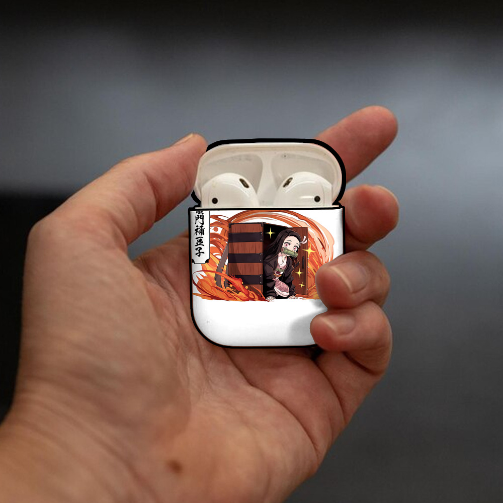 鬼滅の刃（きめつのやいば）竈門 禰󠄀豆子／かまど ねずこ Kamado Nezuko AirPods 第2世代保護ケース ハードシェル ブラック 耐衝撃・防指紋・カラビナ付き