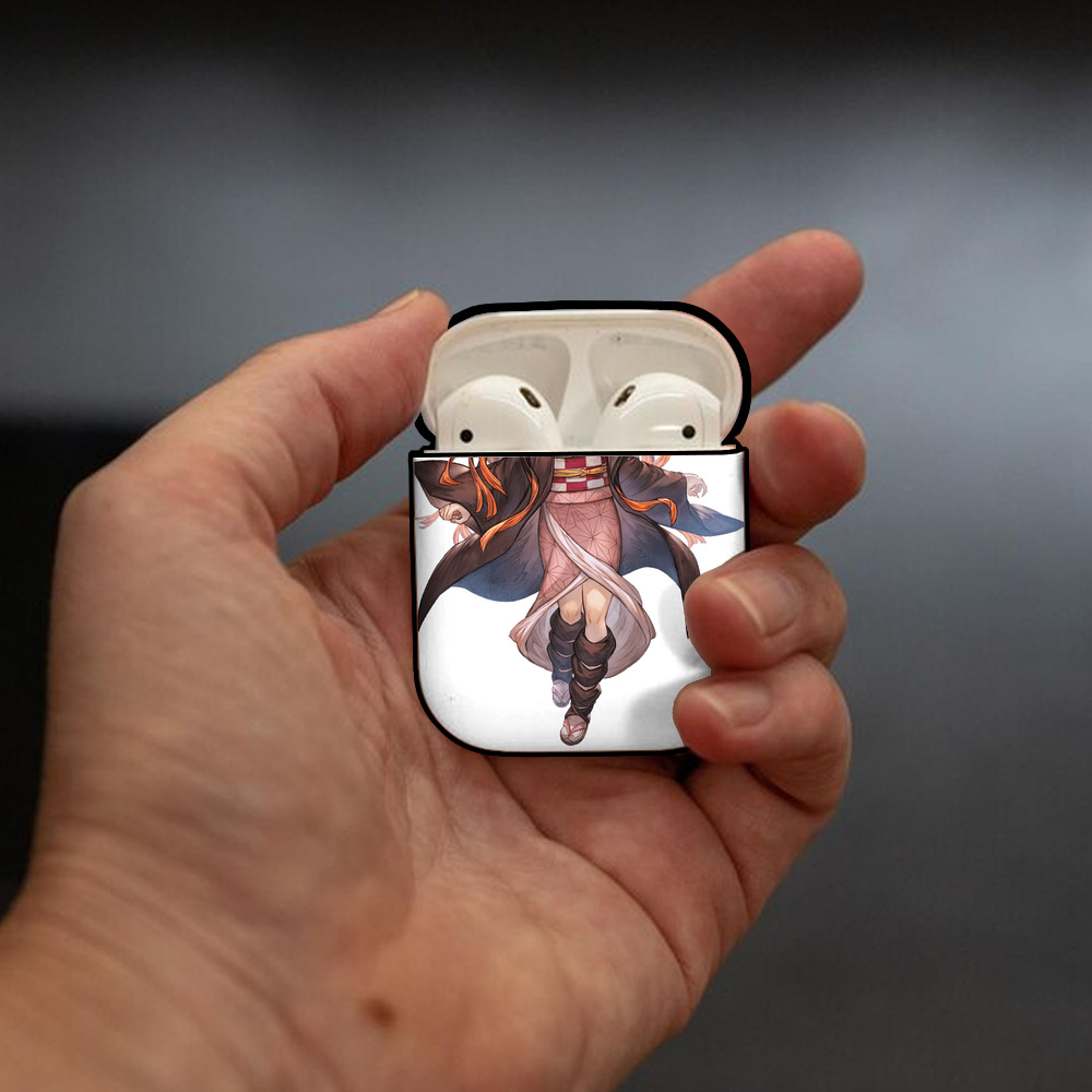 鬼滅の刃（きめつのやいば）竈門 禰󠄀豆子／かまど ねずこ Kamado Nezuko AirPods 第2世代保護ケース ハードシェル ブラック 耐衝撃・防指紋・カラビナ付き