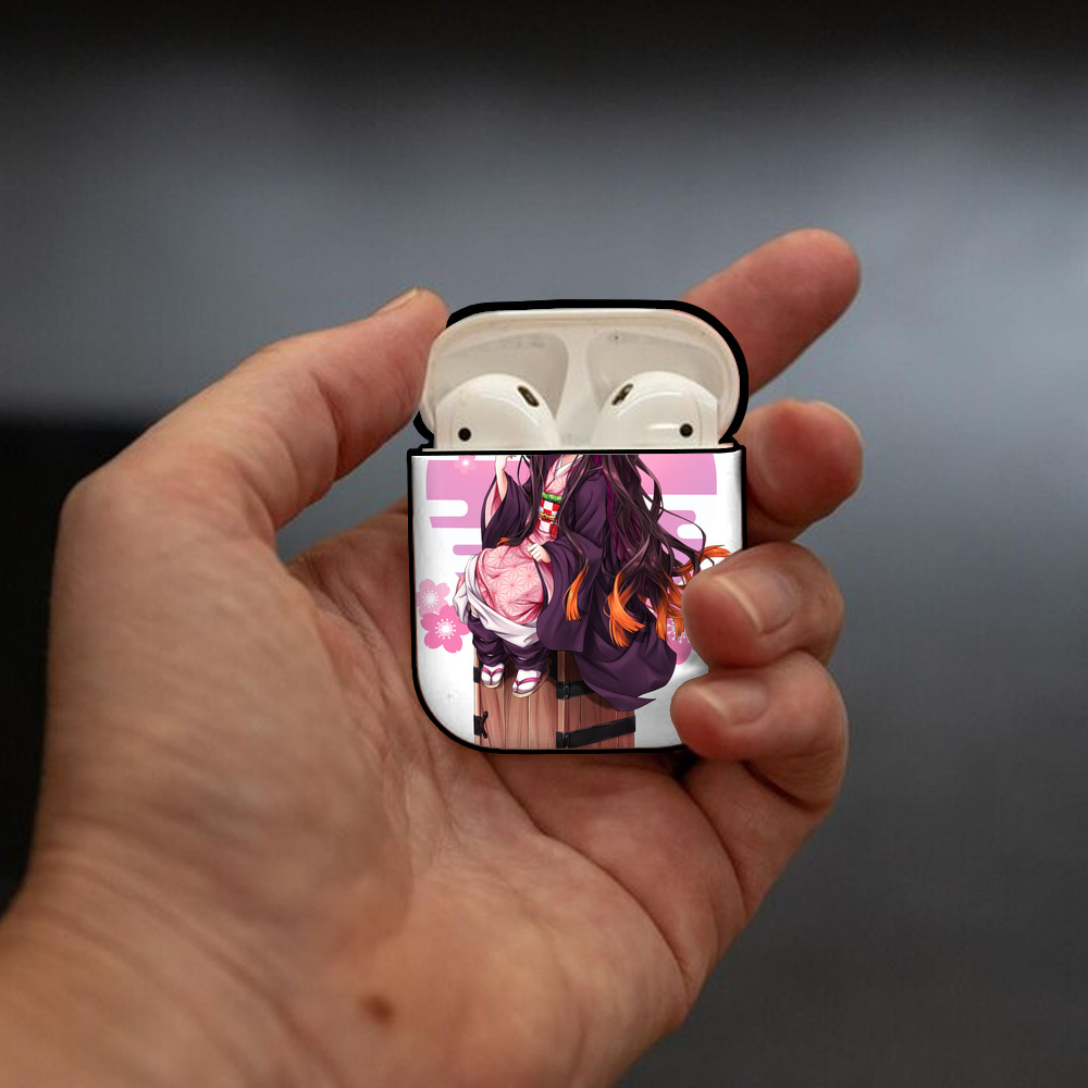 鬼滅の刃（きめつのやいば）竈門 禰󠄀豆子／かまど ねずこ Kamado Nezuko AirPods 第2世代保護ケース ハードシェル ブラック 耐衝撃・防指紋・カラビナ付き