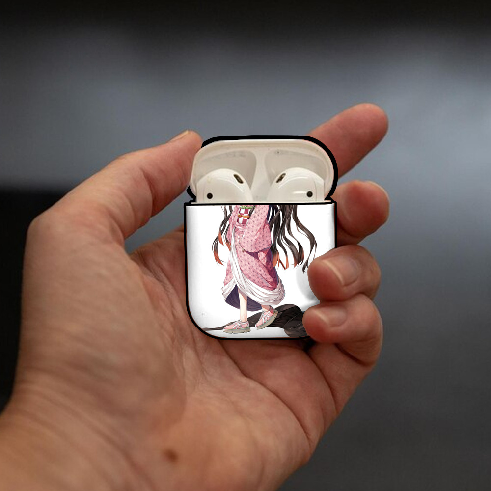 鬼滅の刃（きめつのやいば）竈門 禰󠄀豆子／かまど ねずこ Kamado Nezuko AirPods 第2世代保護ケース ハードシェル ブラック 耐衝撃・防指紋・カラビナ付き
