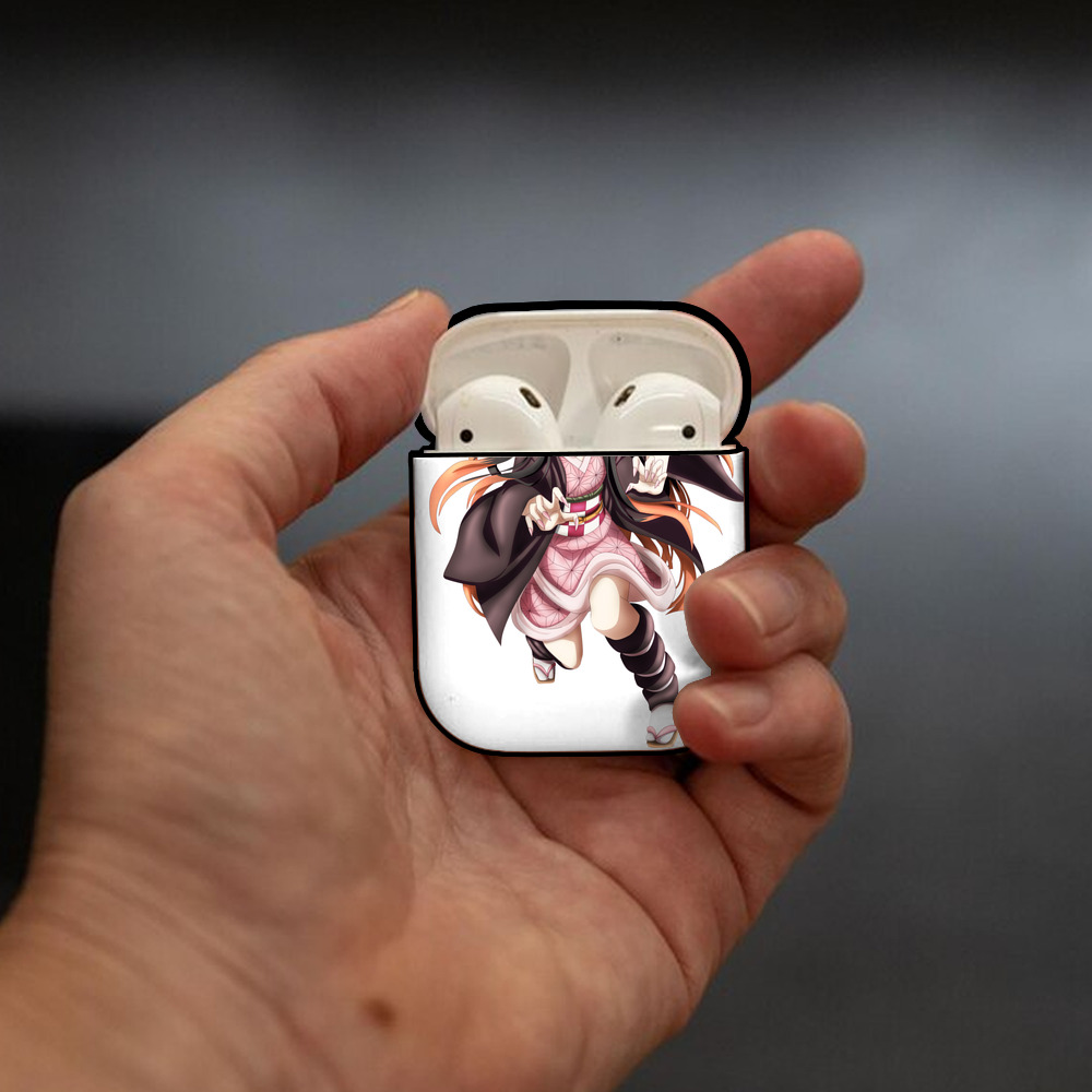 鬼滅の刃（きめつのやいば）竈門 禰󠄀豆子／かまど ねずこ Kamado Nezuko AirPods 第2世代保護ケース ハードシェル ブラック 耐衝撃・防指紋・カラビナ付き