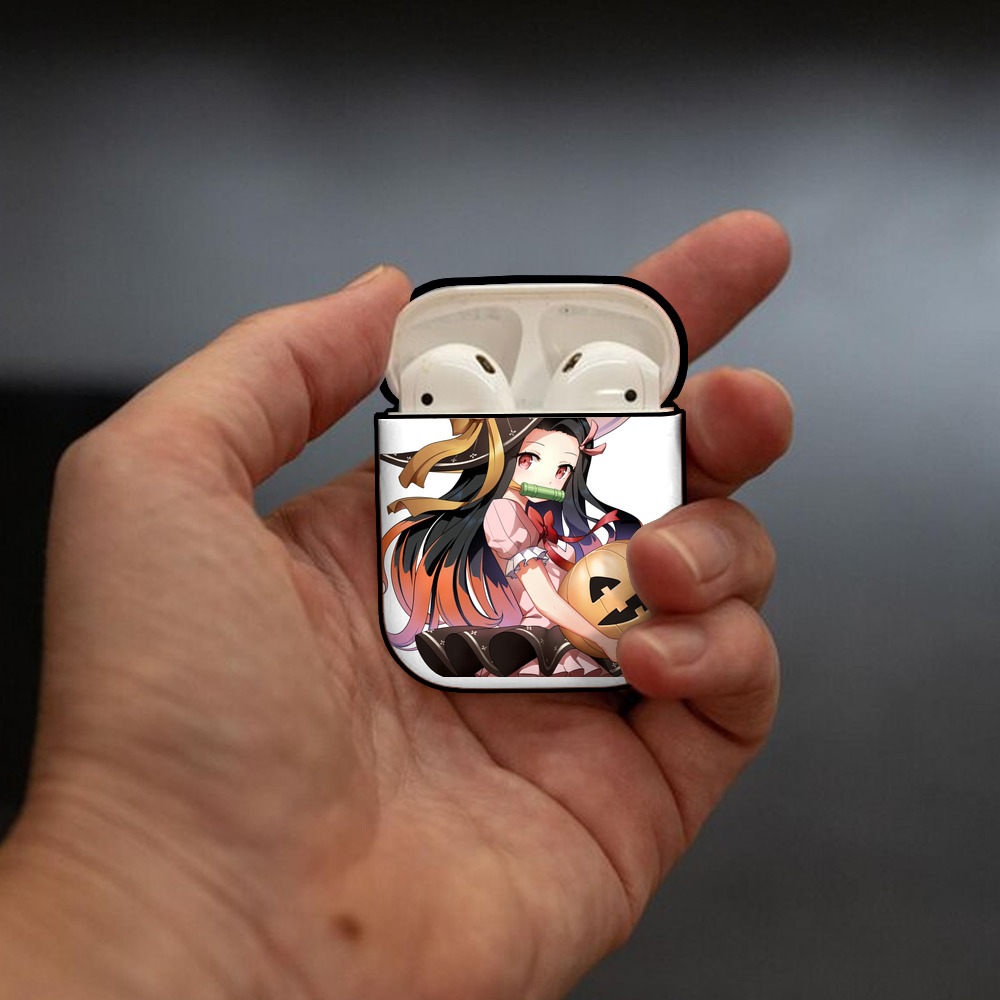 鬼滅の刃（きめつのやいば）竈門 禰󠄀豆子／かまど ねずこ Kamado Nezuko AirPods 第2世代保護ケース ハードシェル ブラック 耐衝撃・防指紋・カラビナ付き