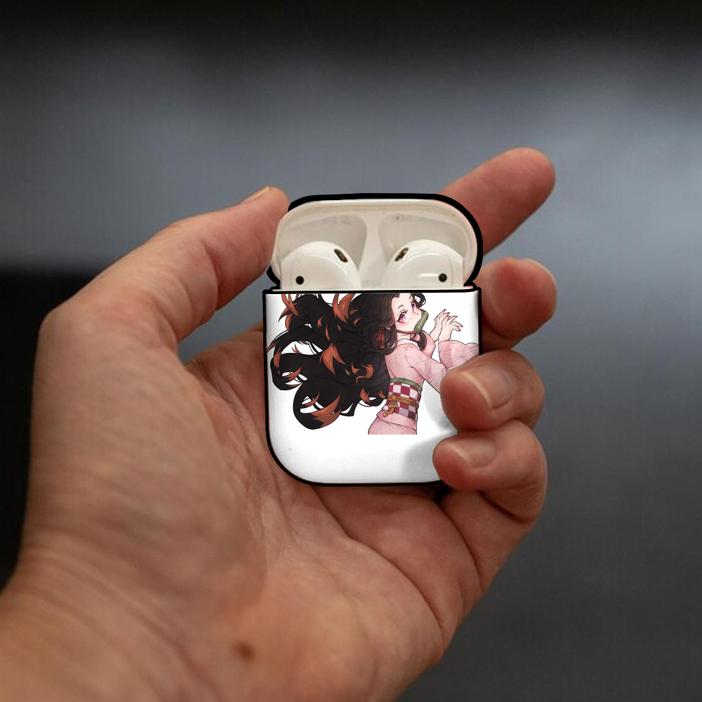 鬼滅の刃（きめつのやいば）竈門 禰󠄀豆子／かまど ねずこ Kamado Nezuko AirPods 第2世代保護ケース ハードシェル ブラック 耐衝撃・防指紋・カラビナ付き