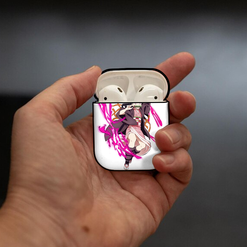 鬼滅の刃（きめつのやいば）竈門 禰󠄀豆子／かまど ねずこ Kamado Nezuko AirPods 第2世代保護ケース ハードシェル ブラック 耐衝撃・防指紋・カラビナ付き
