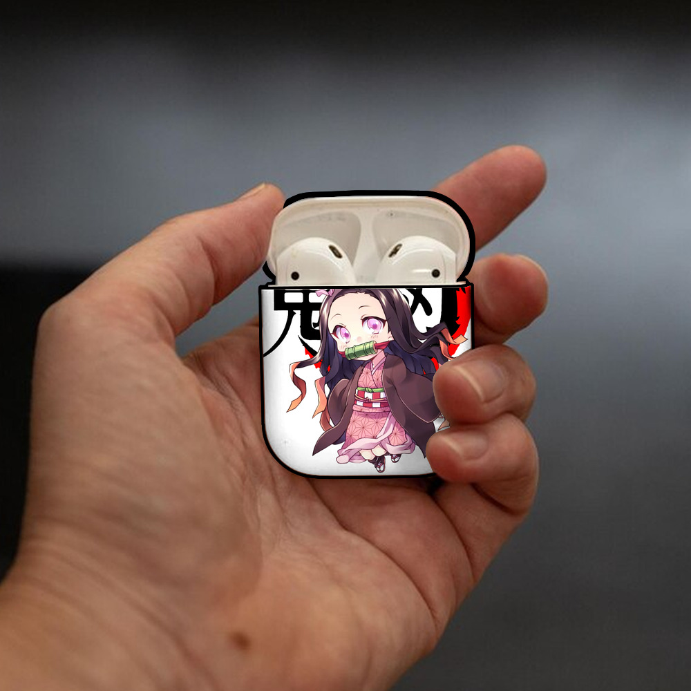 鬼滅の刃（きめつのやいば）竈門 禰󠄀豆子／かまど ねずこ Kamado Nezuko AirPods 第2世代保護ケース ハードシェル ブラック 耐衝撃・防指紋・カラビナ付き