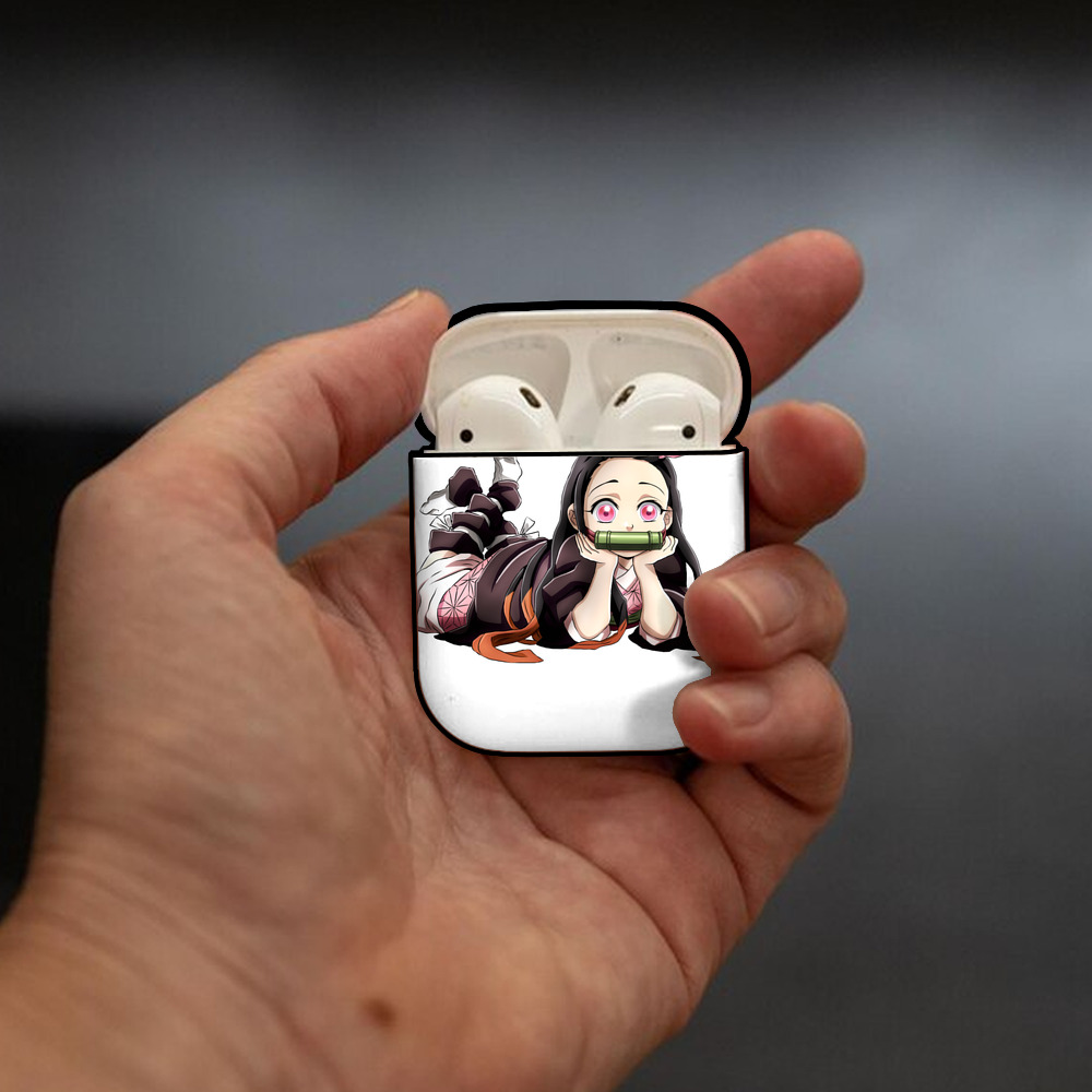 鬼滅の刃（きめつのやいば）竈門 禰󠄀豆子／かまど ねずこ Kamado Nezuko AirPods 第2世代保護ケース ハードシェル ブラック 耐衝撃・防指紋・カラビナ付き