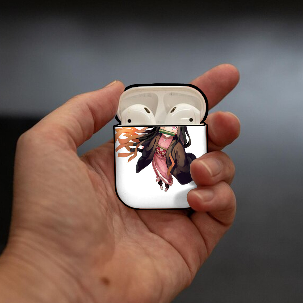 鬼滅の刃（きめつのやいば）竈門 禰󠄀豆子／かまど ねずこ Kamado Nezuko AirPods 第2世代保護ケース ハードシェル ブラック 耐衝撃・防指紋・カラビナ付き