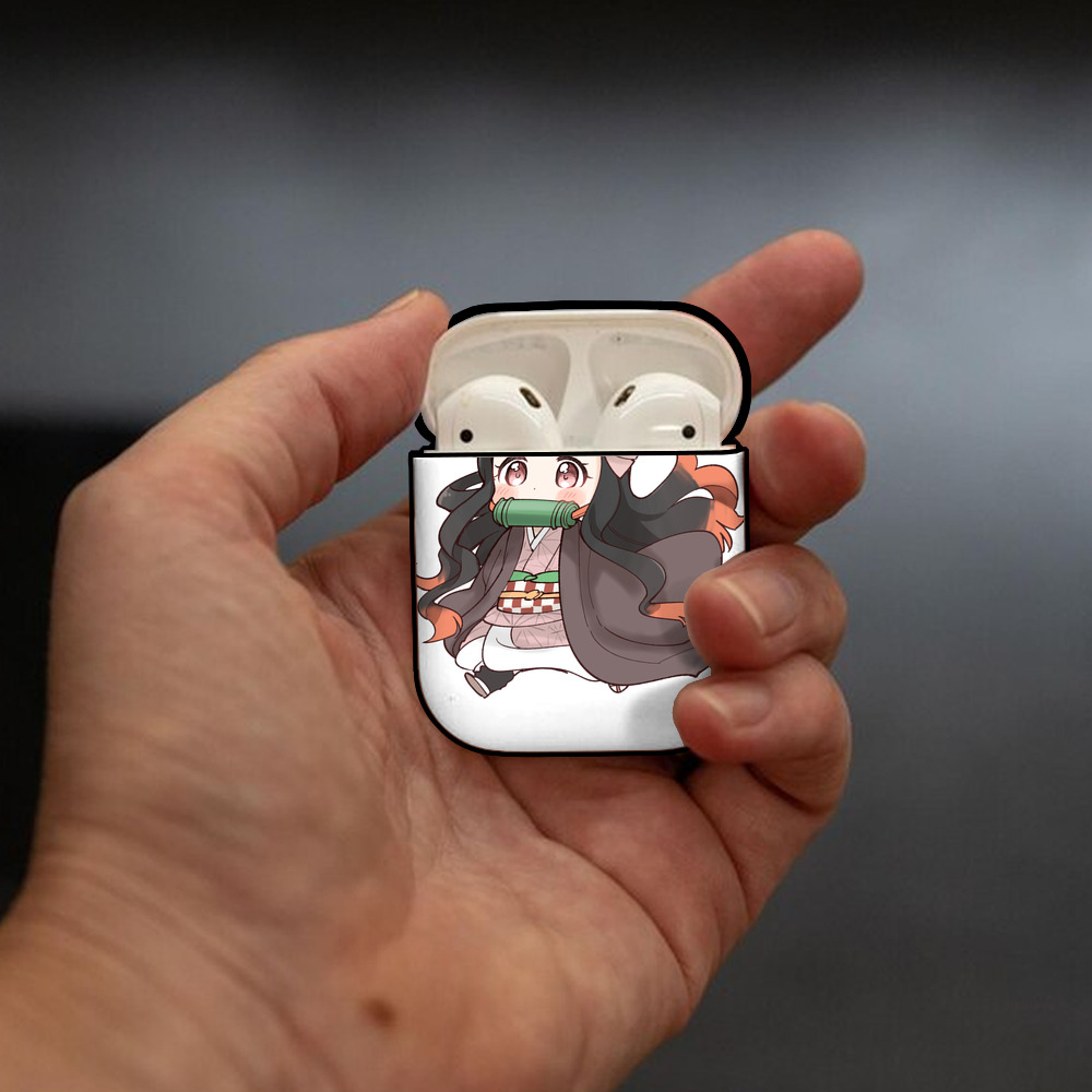 鬼滅の刃（きめつのやいば）竈門 禰󠄀豆子／かまど ねずこ Kamado Nezuko AirPods 第2世代保護ケース ハードシェル ブラック 耐衝撃・防指紋・カラビナ付き