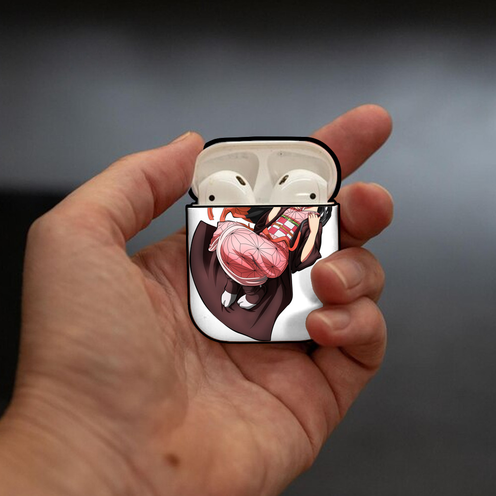 鬼滅の刃（きめつのやいば）竈門 禰󠄀豆子／かまど ねずこ Kamado Nezuko AirPods 第2世代保護ケース ハードシェル ブラック 耐衝撃・防指紋・カラビナ付き