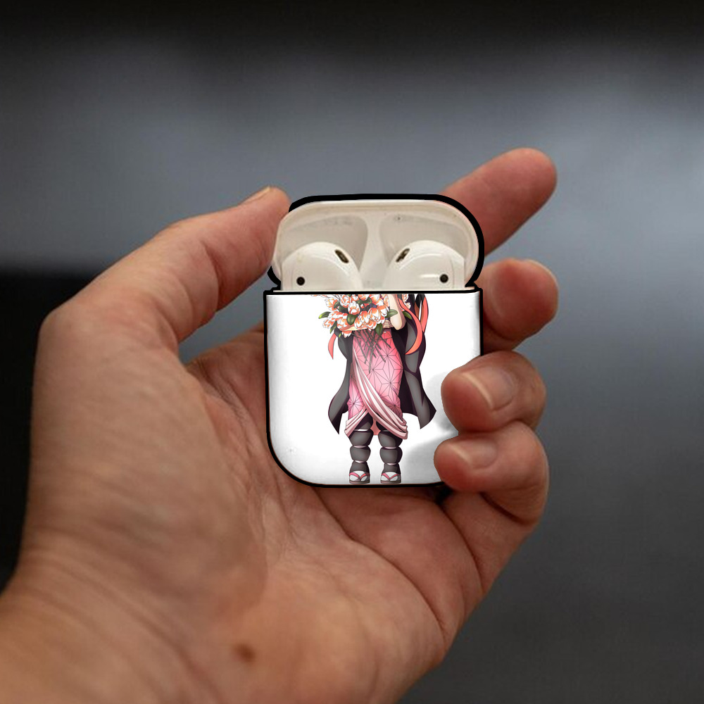 鬼滅の刃（きめつのやいば）竈門 禰󠄀豆子／かまど ねずこ Kamado Nezuko AirPods 第2世代保護ケース ハードシェル ブラック 耐衝撃・防指紋・カラビナ付き