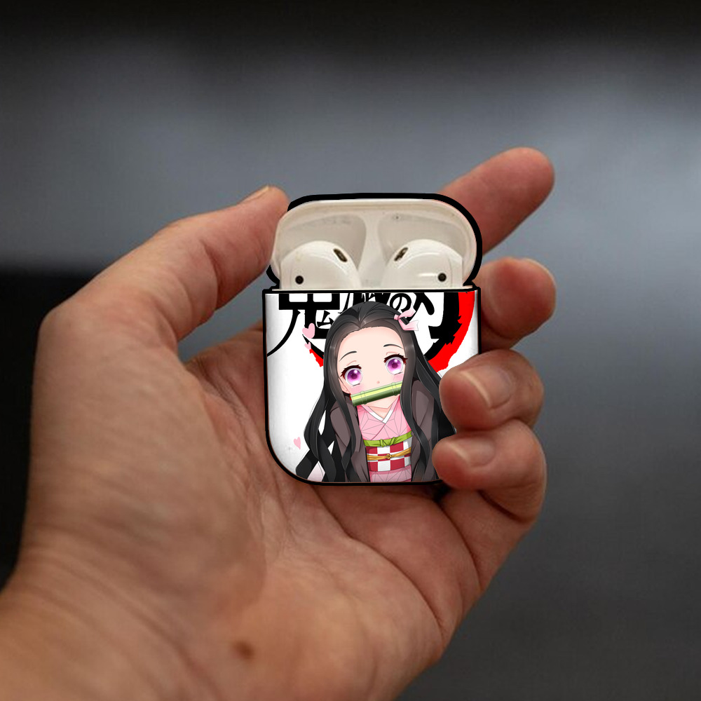 鬼滅の刃（きめつのやいば）竈門 禰󠄀豆子／かまど ねずこ Kamado Nezuko AirPods 第2世代保護ケース ハードシェル ブラック 耐衝撃・防指紋・カラビナ付き