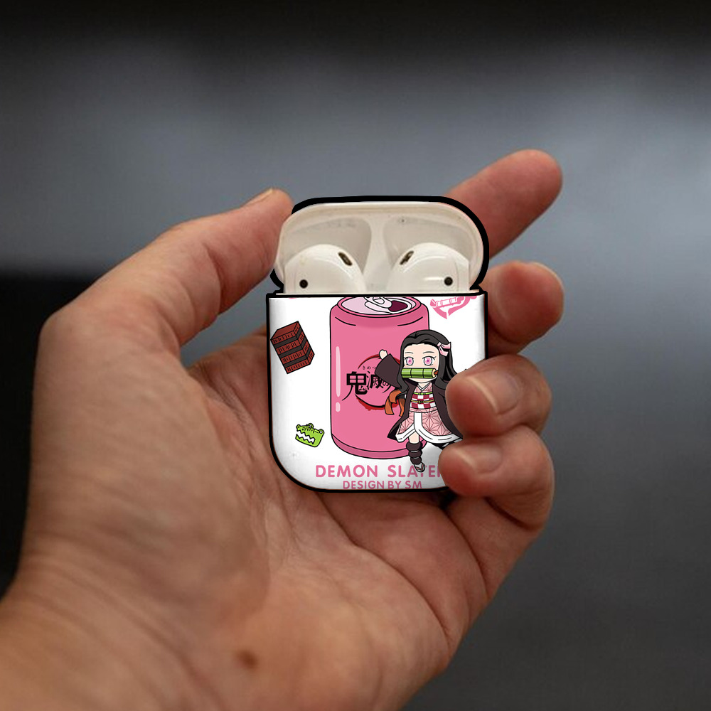 鬼滅の刃（きめつのやいば）竈門 禰󠄀豆子／かまど ねずこ Kamado Nezuko AirPods 第2世代保護ケース ハードシェル ブラック 耐衝撃・防指紋・カラビナ付き