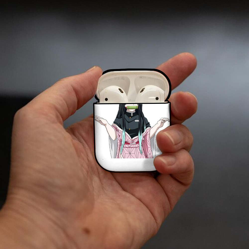 鬼滅の刃（きめつのやいば）竈門 禰󠄀豆子／かまど ねずこ Kamado Nezuko AirPods 第2世代保護ケース ハードシェル ブラック 耐衝撃・防指紋・カラビナ付き