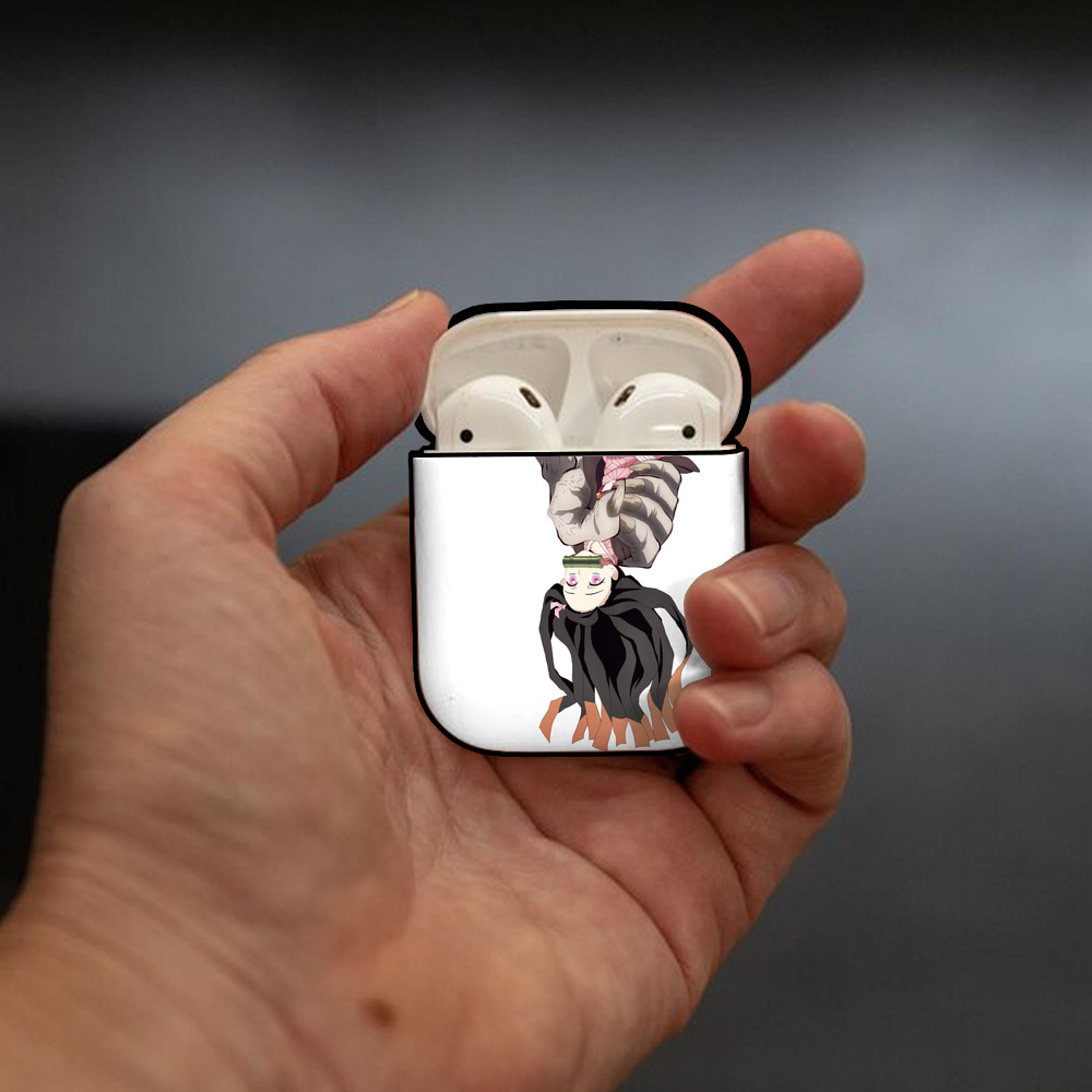 鬼滅の刃（きめつのやいば）竈門 禰󠄀豆子／かまど ねずこ Kamado Nezuko AirPods 第2世代保護ケース ハードシェル ブラック 耐衝撃・防指紋・カラビナ付き