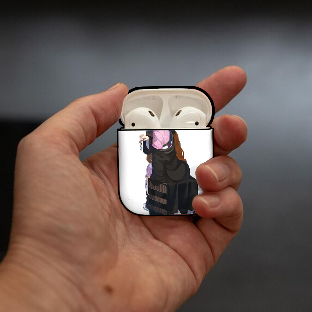 鬼滅の刃（きめつのやいば）竈門 禰󠄀豆子／かまど ねずこ Kamado Nezuko AirPods 第2世代保護ケース ハードシェル ブラック 耐衝撃・防指紋・カラビナ付き