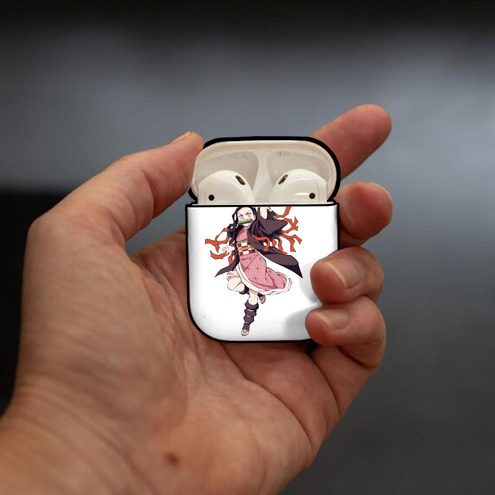 鬼滅の刃（きめつのやいば）竈門 禰󠄀豆子／かまど ねずこ Kamado Nezuko AirPods 第2世代保護ケース ハードシェル ブラック 耐衝撃・防指紋・カラビナ付き