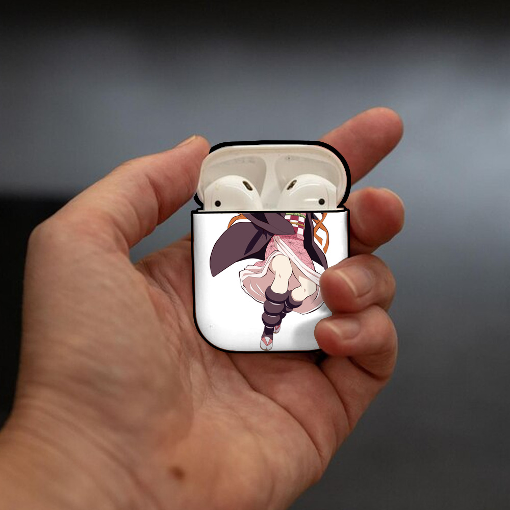 鬼滅の刃（きめつのやいば）竈門 禰󠄀豆子／かまど ねずこ Kamado Nezuko AirPods 第2世代保護ケース ハードシェル ブラック 耐衝撃・防指紋・カラビナ付き