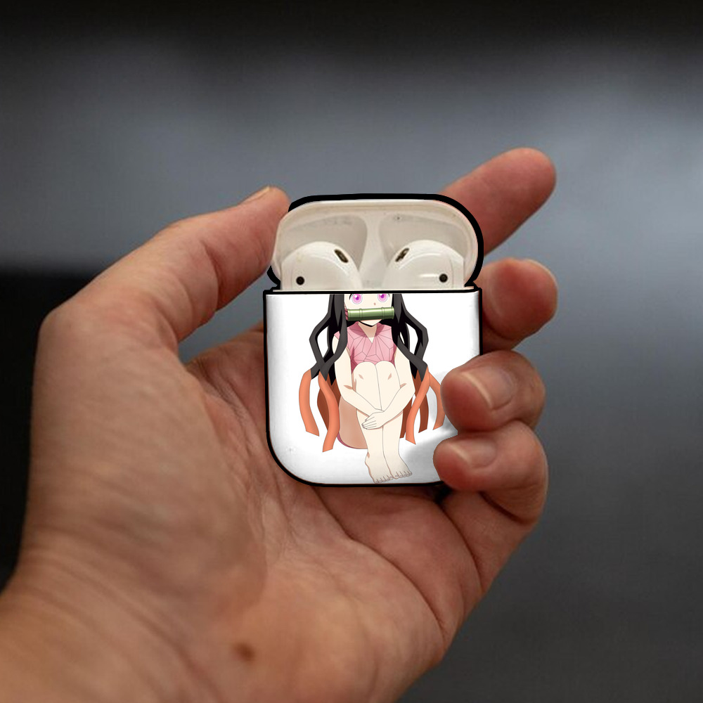 鬼滅の刃（きめつのやいば）竈門 禰󠄀豆子／かまど ねずこ Kamado Nezuko AirPods 第2世代保護ケース ハードシェル ブラック 耐衝撃・防指紋・カラビナ付き