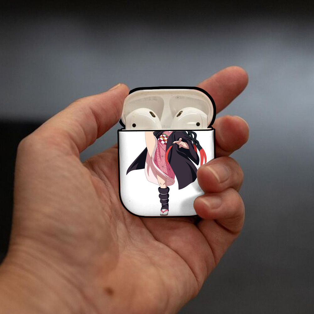 鬼滅の刃（きめつのやいば）竈門 禰󠄀豆子／かまど ねずこ Kamado Nezuko AirPods 第2世代保護ケース ハードシェル ブラック 耐衝撃・防指紋・カラビナ付き