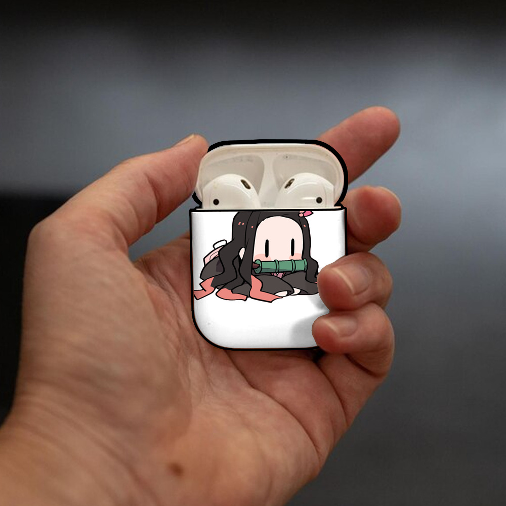 鬼滅の刃（きめつのやいば）竈門 禰󠄀豆子／かまど ねずこ Kamado Nezuko AirPods 第2世代保護ケース ハードシェル ブラック 耐衝撃・防指紋・カラビナ付き