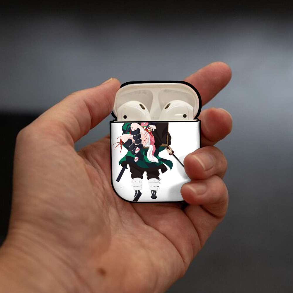 鬼滅の刃（きめつのやいば）竈門 禰󠄀豆子／かまど ねずこ Kamado Nezuko AirPods 第2世代保護ケース ハードシェル ブラック 耐衝撃・防指紋・カラビナ付き
