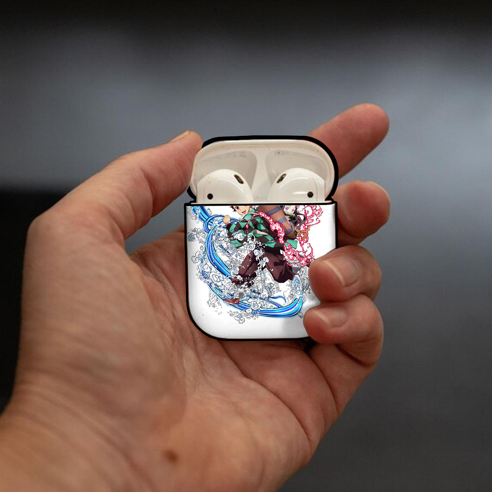 鬼滅の刃（きめつのやいば）竈門 禰󠄀豆子／かまど ねずこ Kamado Nezuko AirPods 第2世代保護ケース ハードシェル ブラック 耐衝撃・防指紋・カラビナ付き