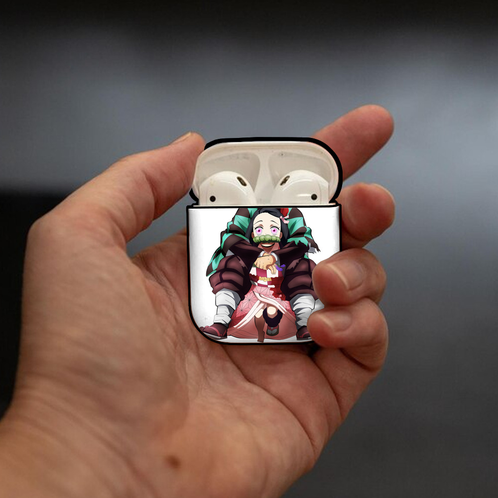 鬼滅の刃（きめつのやいば）竈門 禰󠄀豆子／かまど ねずこ Kamado Nezuko AirPods 第2世代保護ケース ハードシェル ブラック 耐衝撃・防指紋・カラビナ付き