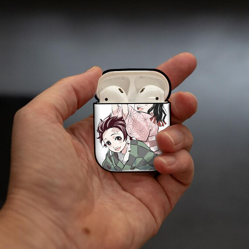 鬼滅の刃（きめつのやいば）竈門 禰󠄀豆子／かまど ねずこ Kamado Nezuko AirPods 第2世代保護ケース ハードシェル ブラック 耐衝撃・防指紋・カラビナ付き