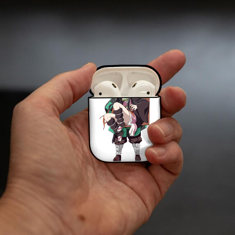 鬼滅の刃（きめつのやいば）竈門 禰󠄀豆子／かまど ねずこ Kamado Nezuko AirPods 第2世代保護ケース ハードシェル ブラック 耐衝撃・防指紋・カラビナ付き