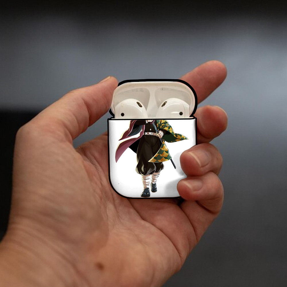 鬼滅の刃（きめつのやいば）水柱-冨岡 義勇／とみおか ぎゆう Tomioka Giyuu AirPods 第2世代保護ケース ハードシェル ブラック 耐衝撃・防指紋・カラビナ付き
