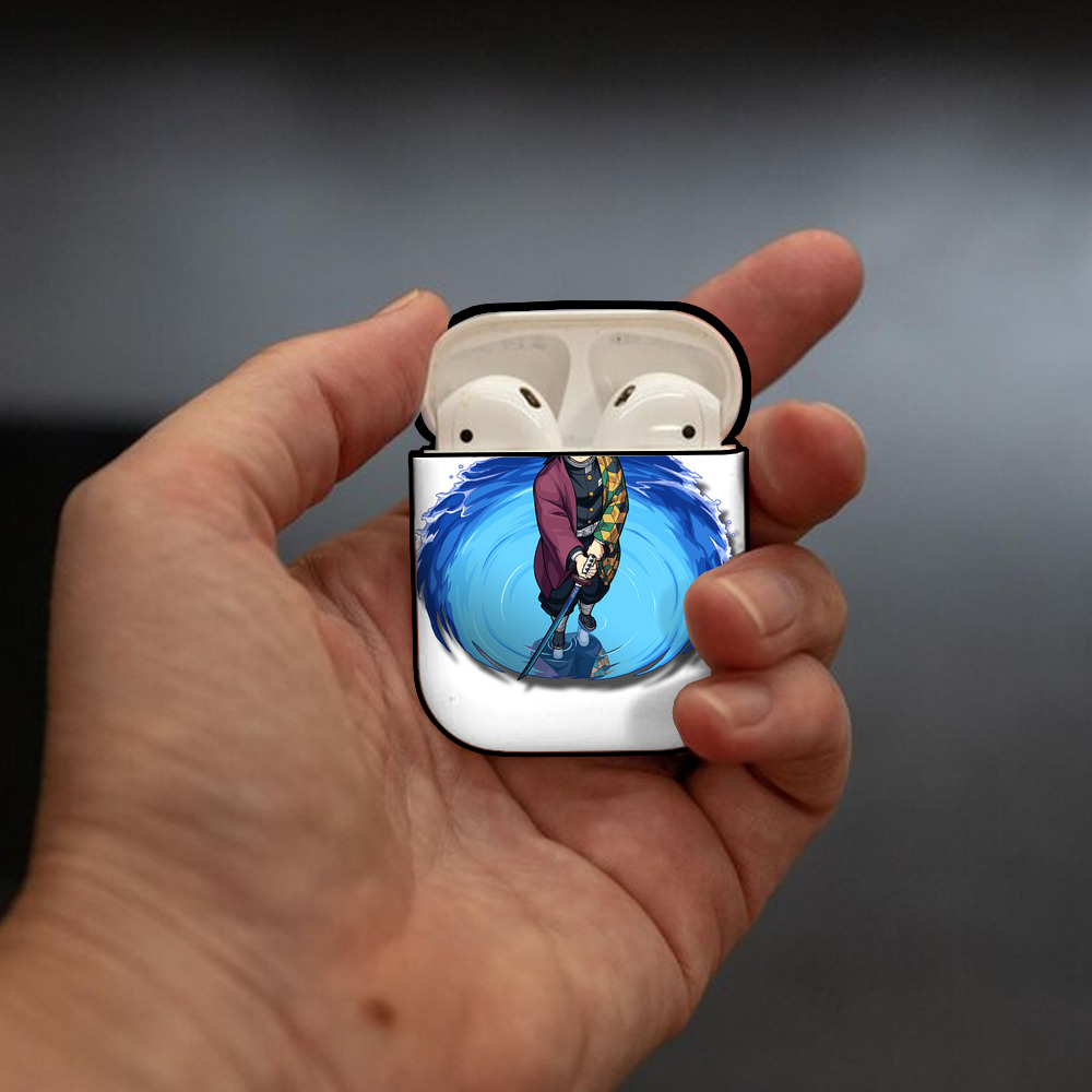 鬼滅の刃（きめつのやいば）水柱-冨岡 義勇／とみおか ぎゆう Tomioka Giyuu AirPods 第2世代保護ケース ハードシェル ブラック 耐衝撃・防指紋・カラビナ付き