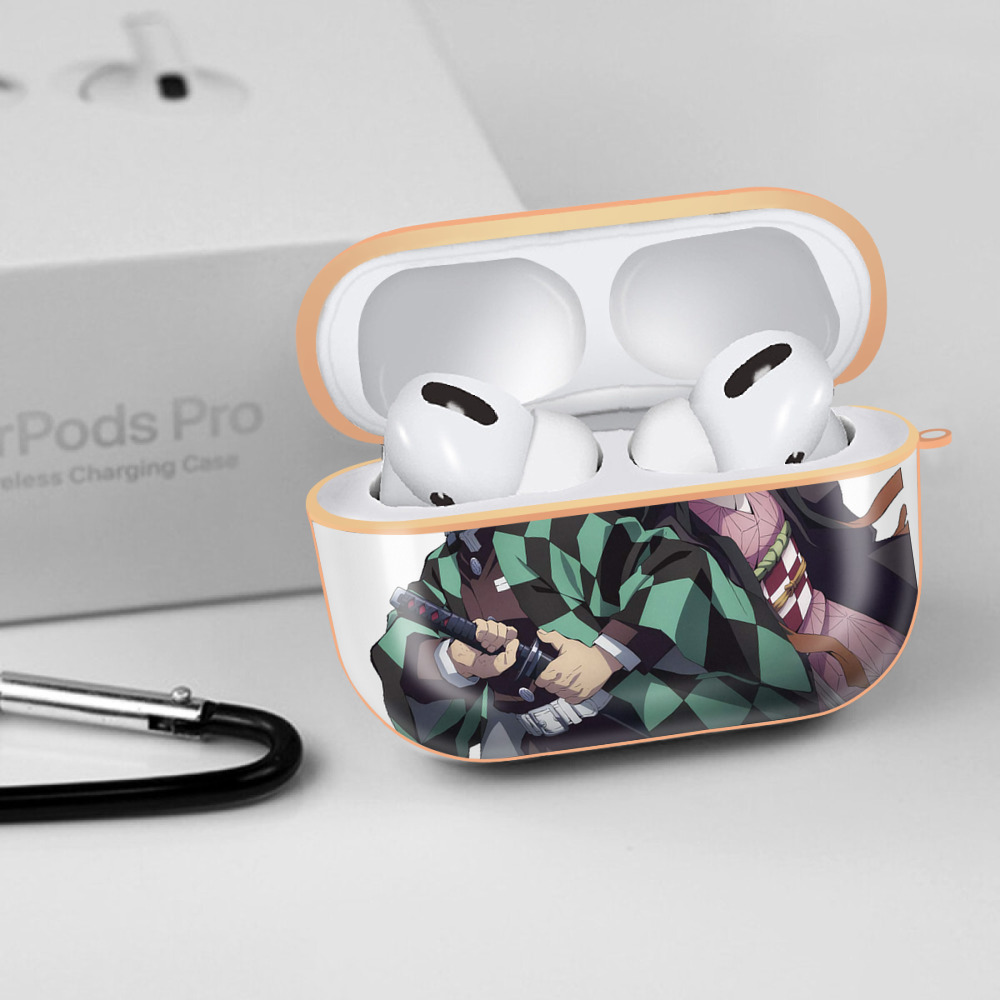 鬼滅の刃（きめつのやいば）竈門 禰󠄀豆子／かまど ねずこ Kamado Nezuko 【AirPods Pro用】ハードシェル保護ケース｜耐衝撃・防指紋・カラビナ付き商品仕様